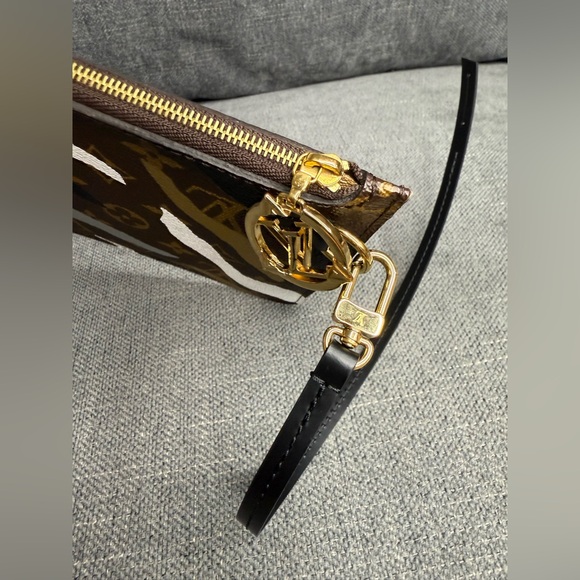 Louis Vuitton Neverfull monogram LOL wristlet pouch - Picture 5 of 7